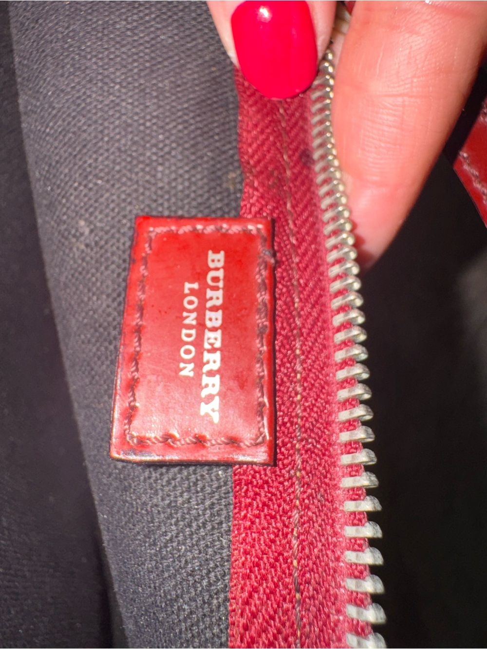 Authentic Vintage BURBERRY
Haymarket Check Pochette - Picture 8 of 9